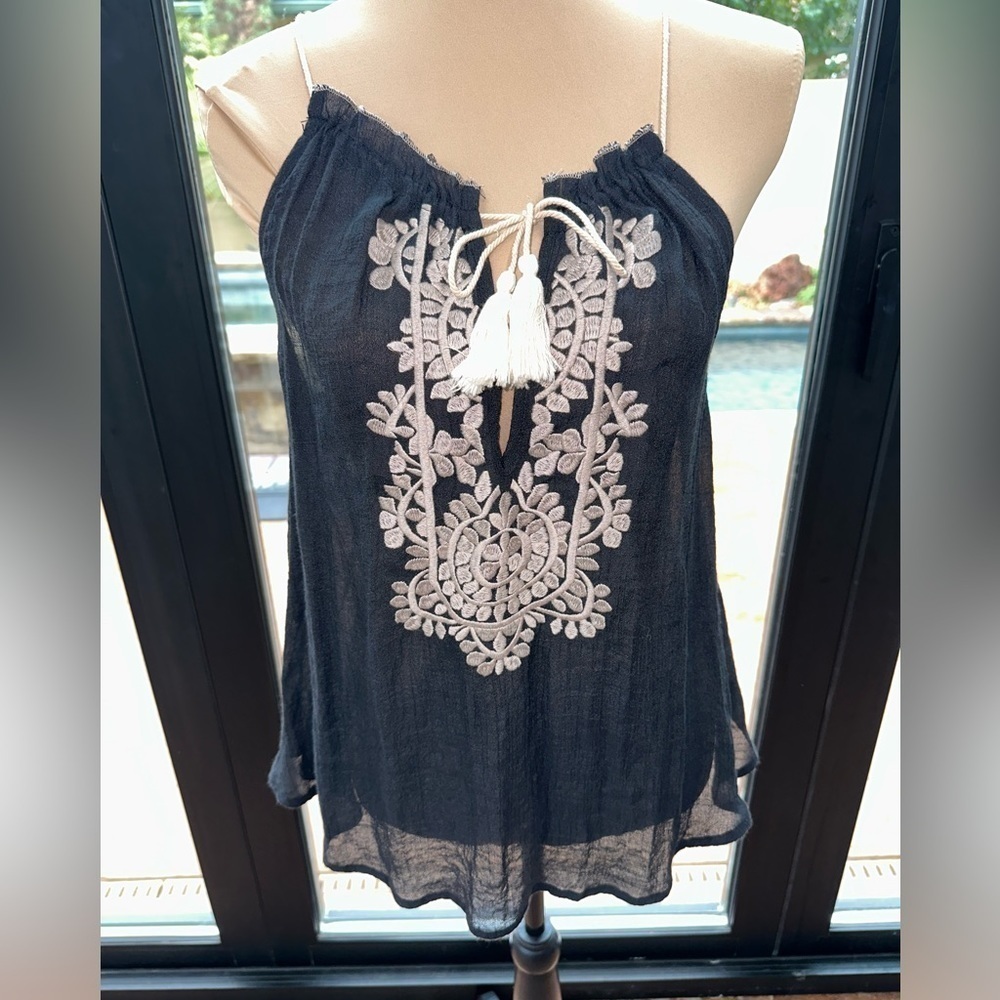 FINAL SALE HML Halter Adjustable Sleeveless Lightweight Summer Top Tassels Med